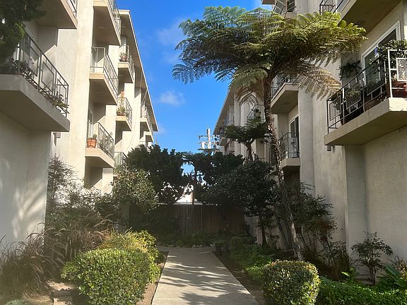2nd image of 3421 Park Blvd APT 402