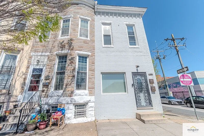 2 bed, 1.0 bath, 900 sqft, $1,400 — Photo 1
