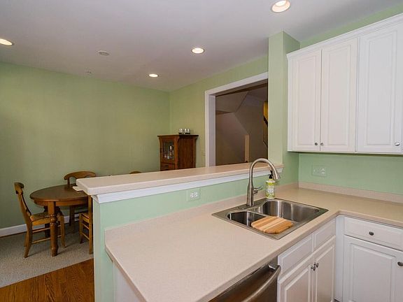 Kitchen/breakfast nook