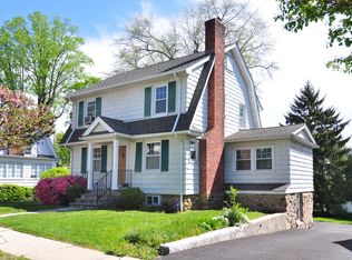 8 Maple Ave, Pelham, NY 10803