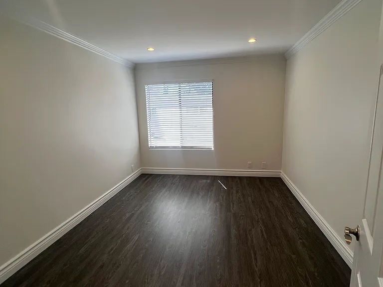 4307 Whitsett Ave #204 — Photo 36