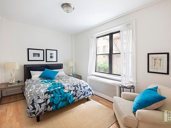 4th image of 250 W 75th St APT 1-D