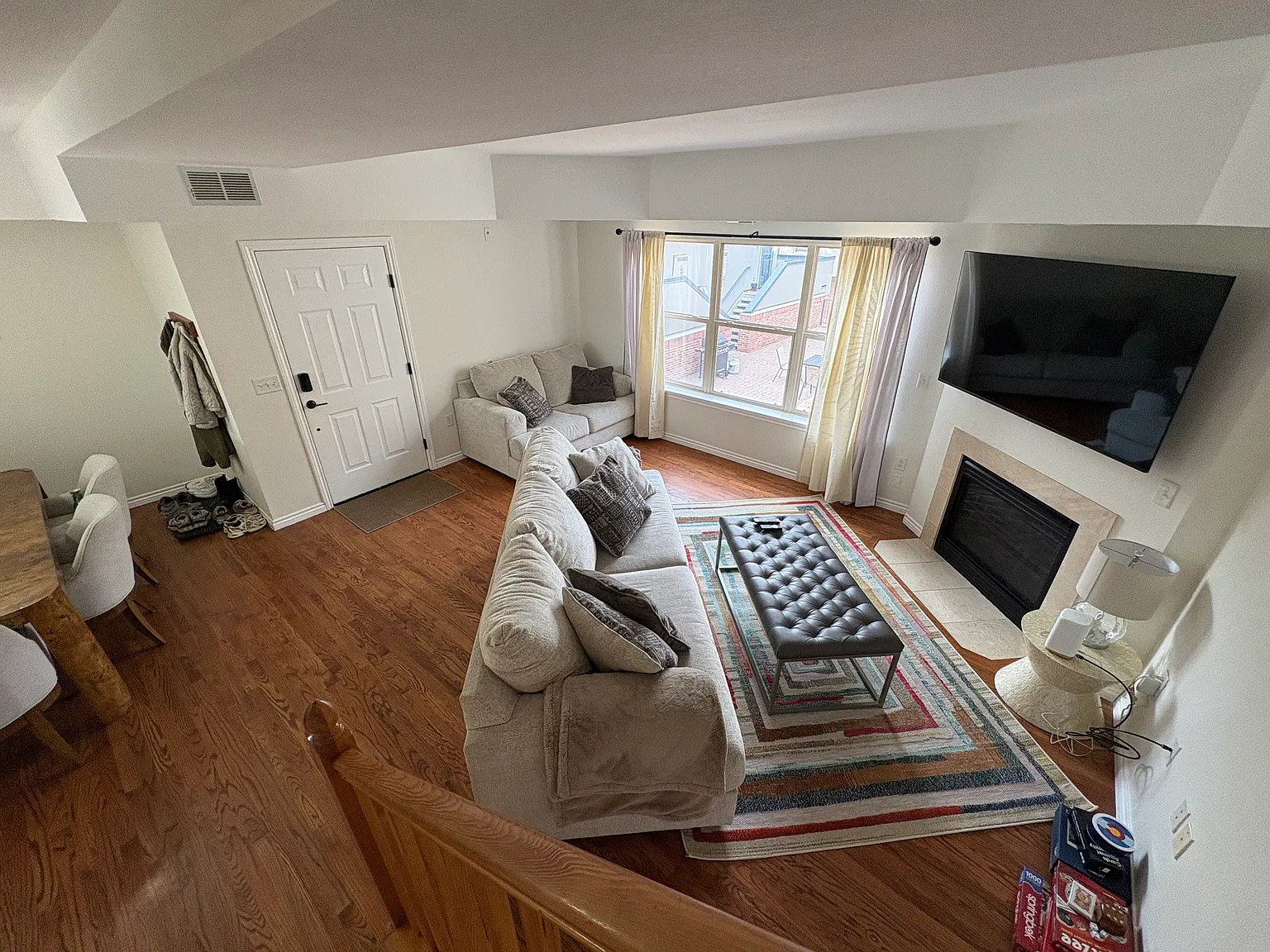 3 bed, 2.5 bath, 1600 sqft, $2,000 — Photo 2