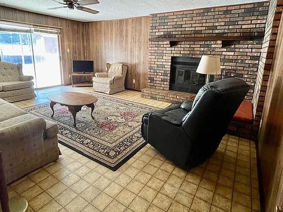 2nd image of 1112 Melder Rd