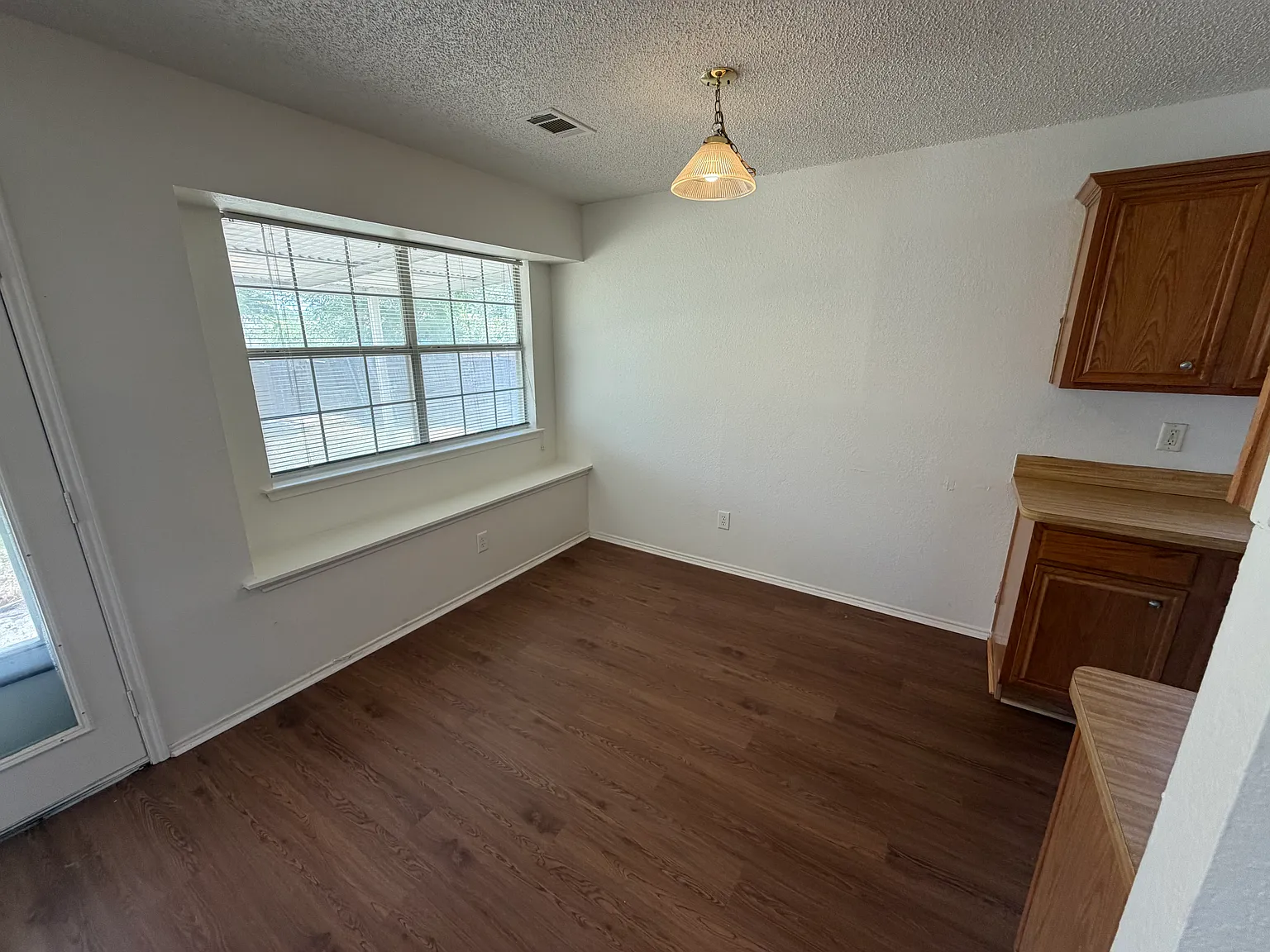 3 bed, 1232 sqft, $1,900 — Photo 4