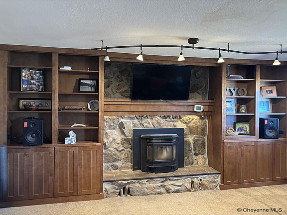 2nd image of 6912 Ridge Rd