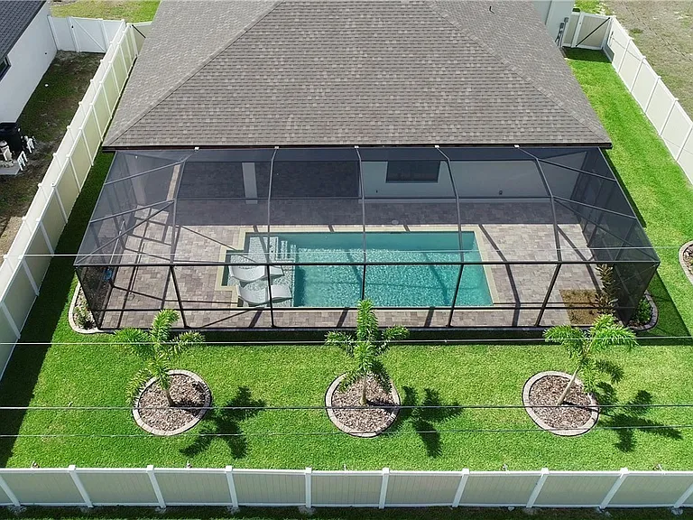 1219 SW 29th St — Photo 3