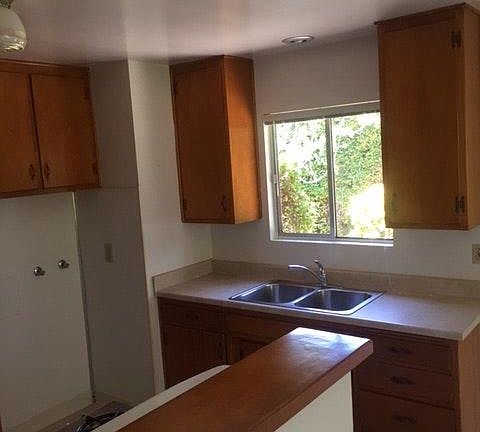 4th image of 916 W Pedregosa St