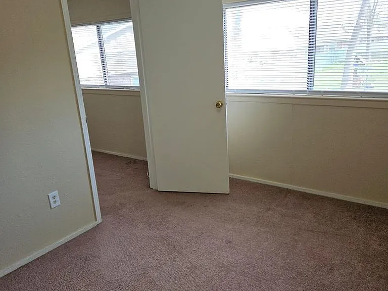 8936 Commercial Blvd — Photo 5