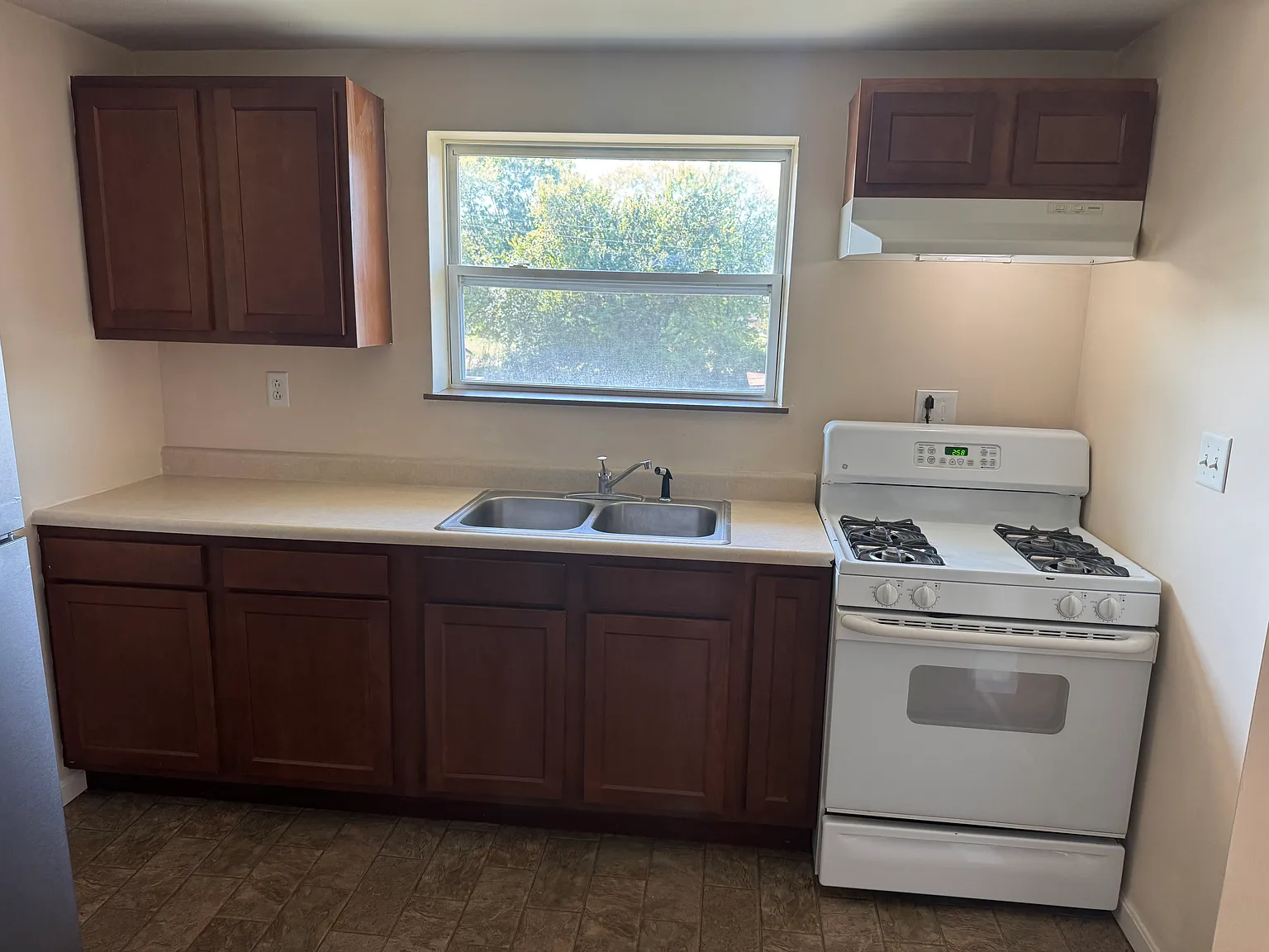 2 bed, 850 sqft, $949 — Photo 3