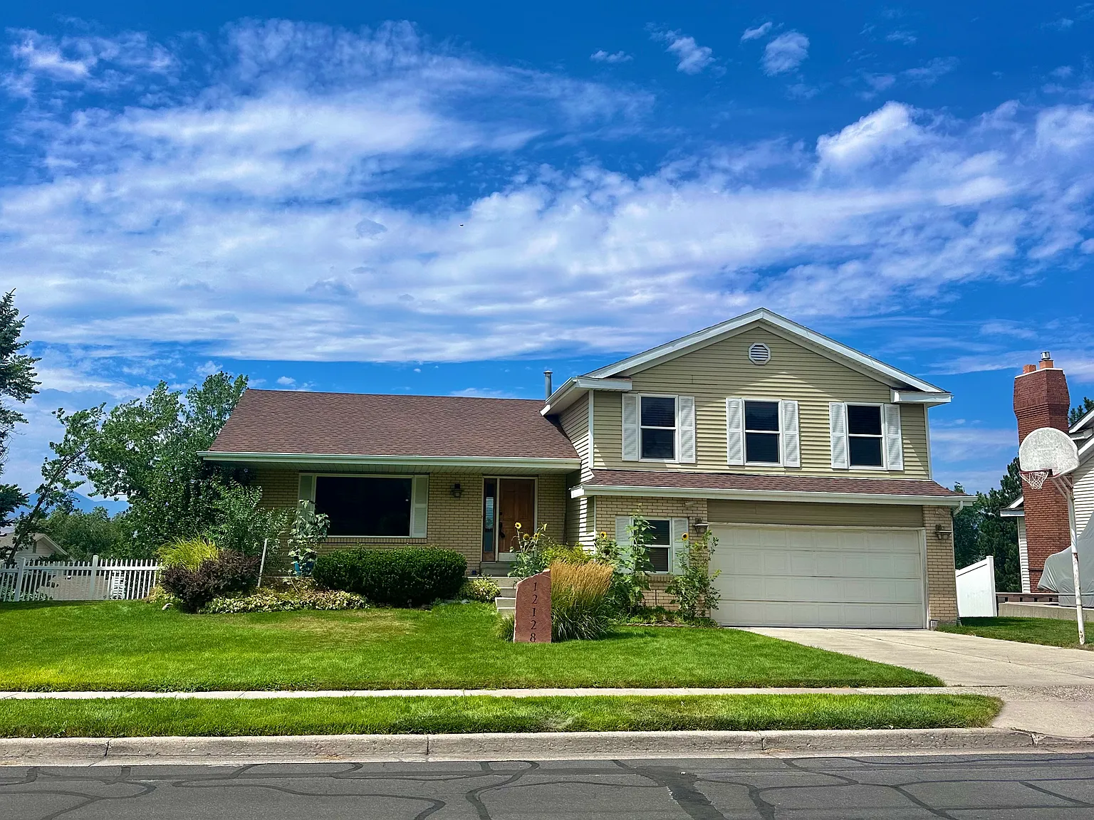 4 bed, 3474 sqft, $3,150 — Photo 2