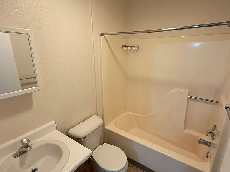 1007 N Summit St — Photo 10