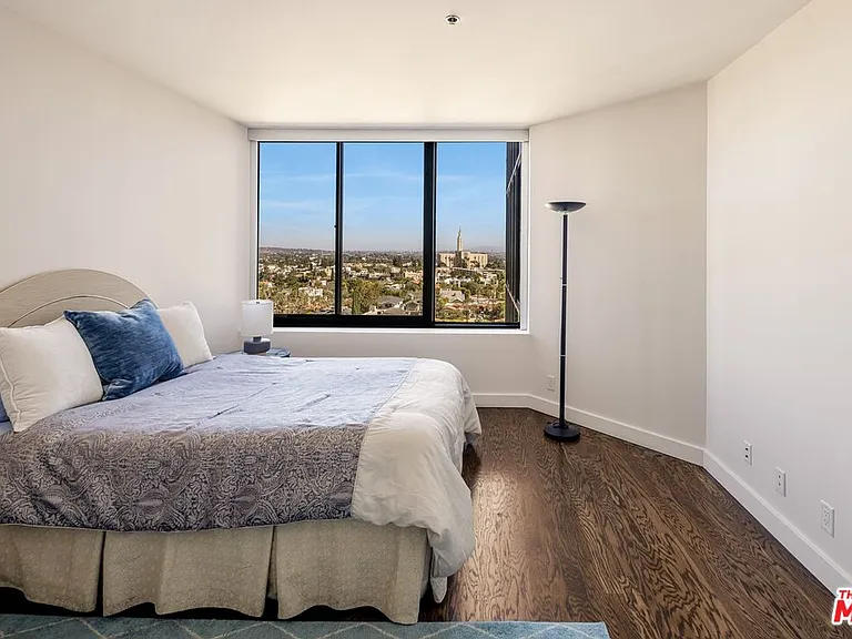 10724 Wilshire Blvd #712 — Photo 28