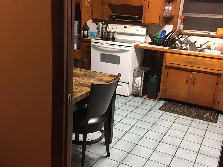 518 E Crawford St — Photo 10