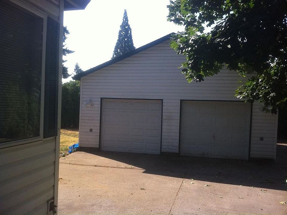 2nd image of 11738 SE Boise St