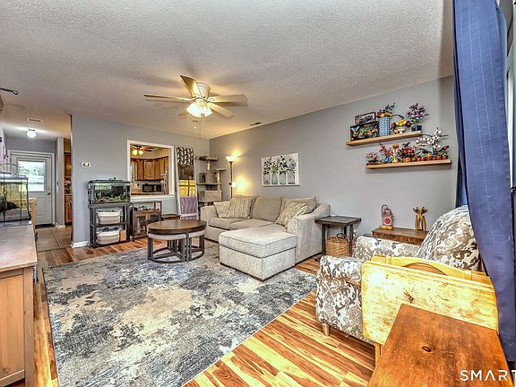 4th image of 24 Winesap Court #24