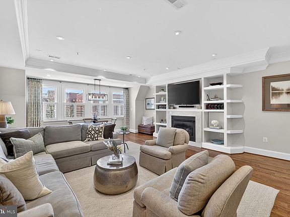 3rd image of 2446 Ontario Rd NW APT 4