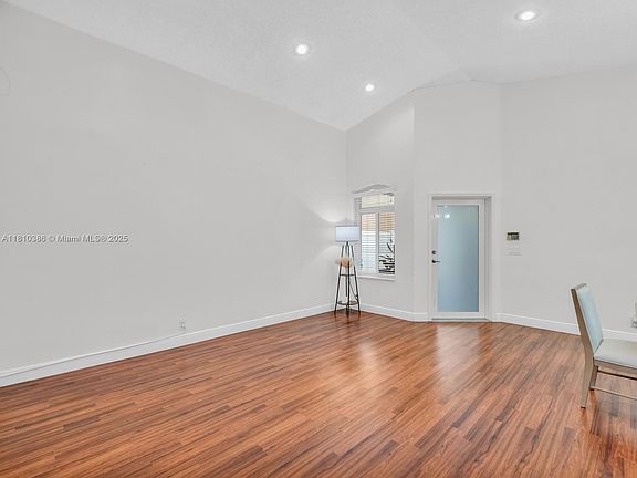 5th image of 2810 River Run Cir E