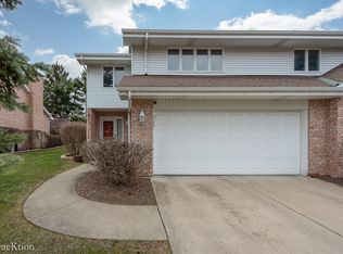 1010 Pinewood Pl, Downers Grove, IL 60516