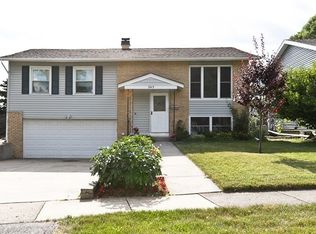 949 Bonniebrook Ave, Mundelein, IL 60060