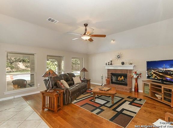 4th image of 26316 Tiffnilee Ln