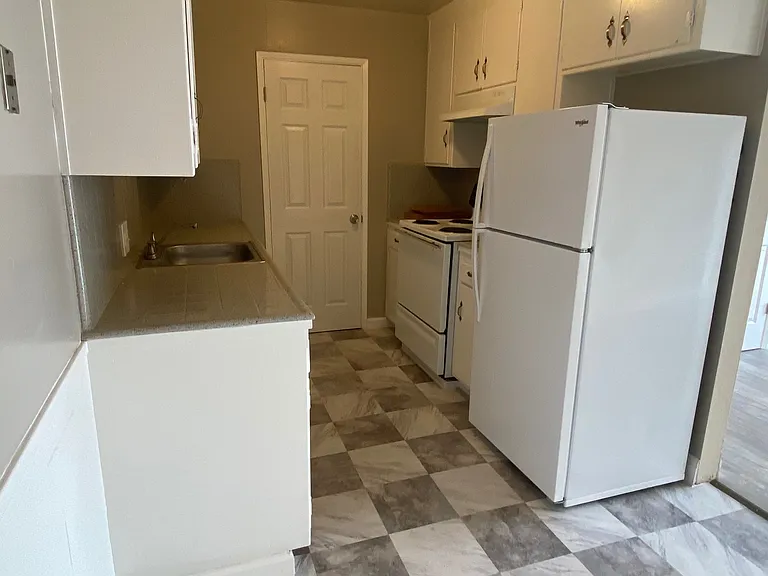 1601 Ontario Dr #7 — Photo 4