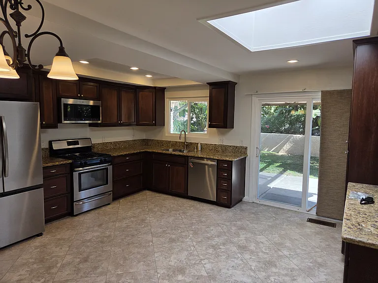 1037 Alta Vista Dr — Photo 10