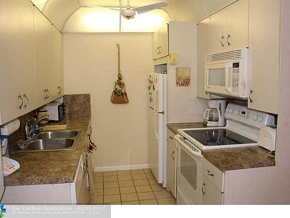 5th image of 1031 Harwood #D