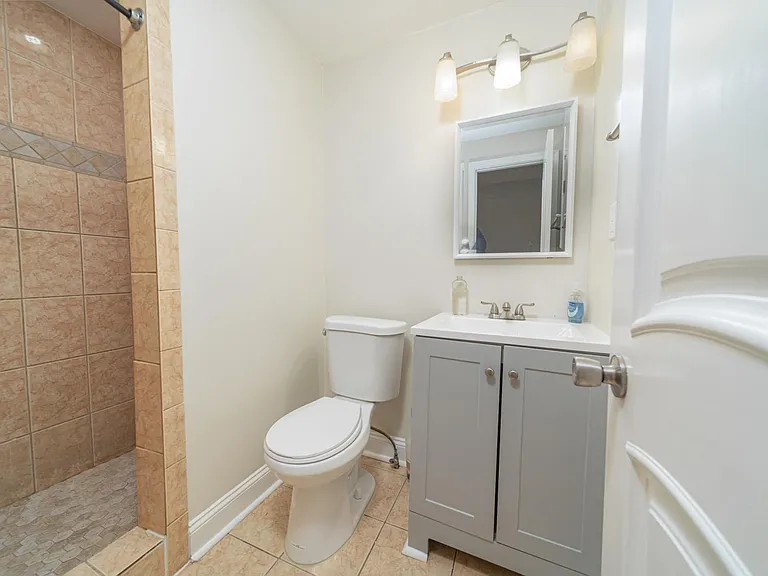 1170 Washington Blvd — Photo 8