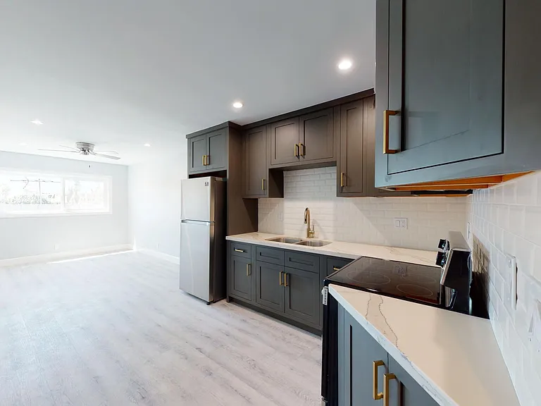 730 S Serrano Ave — Photo 48