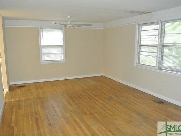 3rd image of 158 Smith Ave