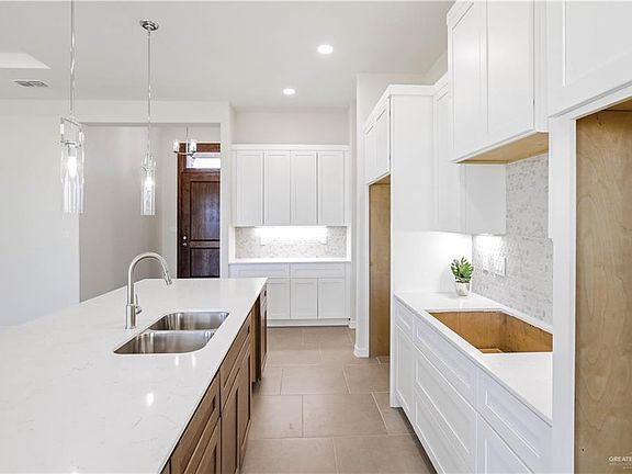 5th image of 513 Park Place Dr