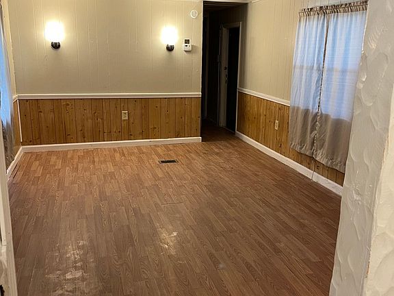 4th image of 166 Elliott Dr