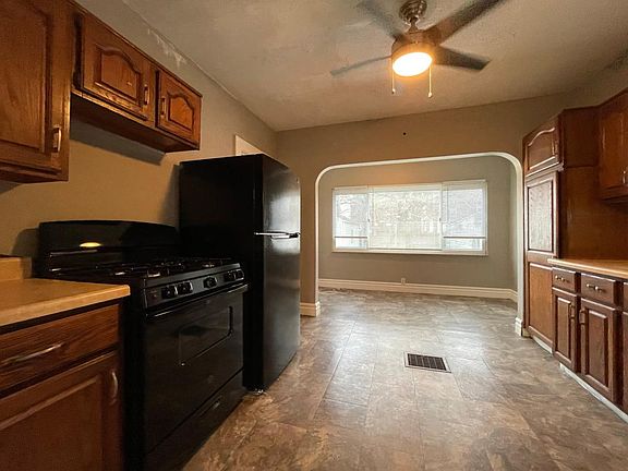 4th image of 18312 Hiller Ave