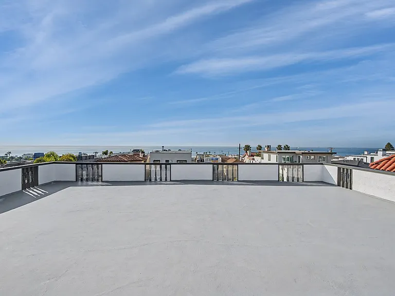Monterey 1428 — Photo 36