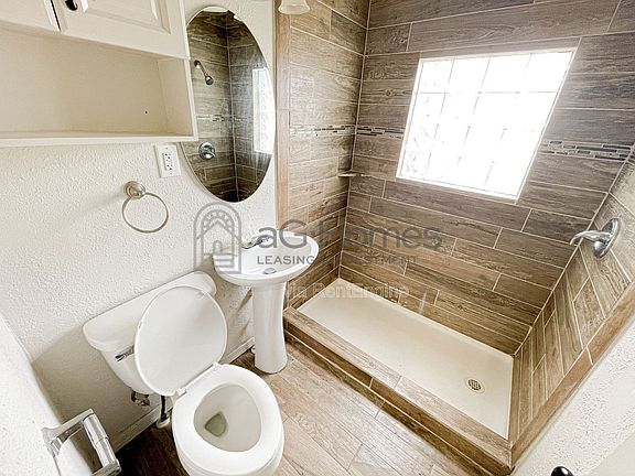 4th image of 1417 NW 95th St