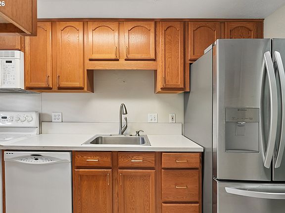 5th image of 15100 SW Crown Dr Unit 3