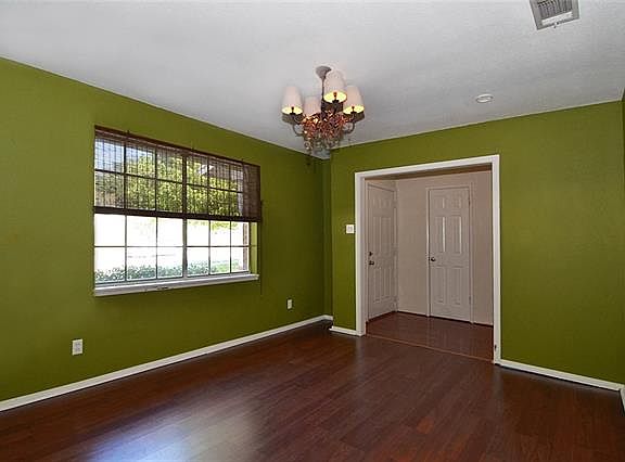 4th image of 729 Silverstone Dr