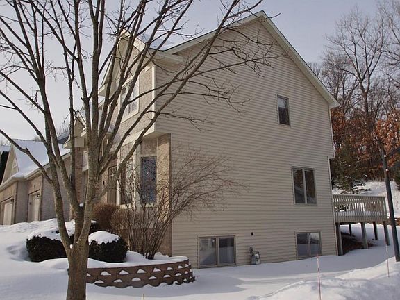 3rd image of 350 Wyndham Cir W