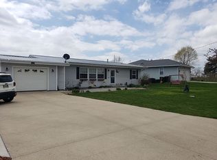 3301 Westwood Dr NW, Cedar Rapids, IA 52405