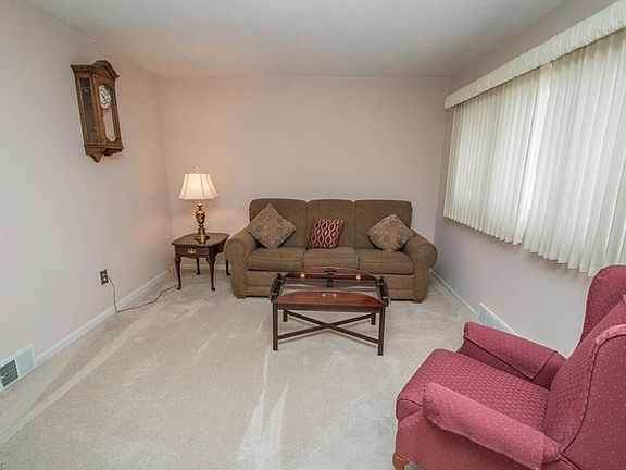 3rd image of 15925 Hocking Blvd