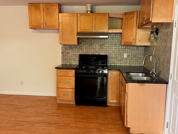 4th image of 6704 Murietta Ave