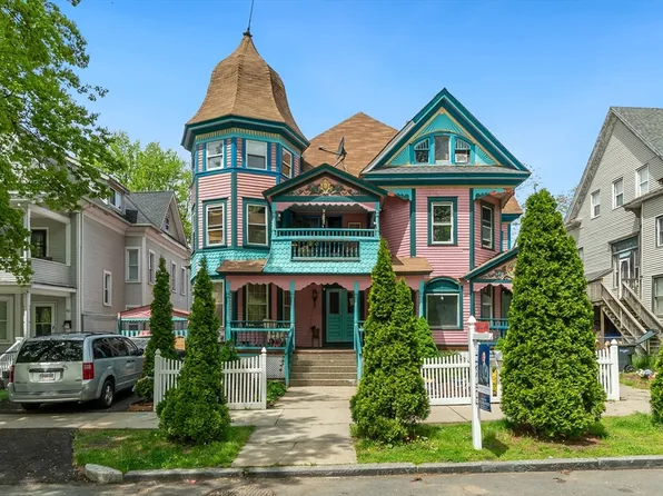 96-98 Calhoun St, Springfield, MA 01107