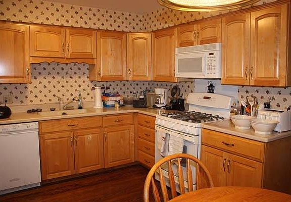 2nd image of 405 E Thomas St