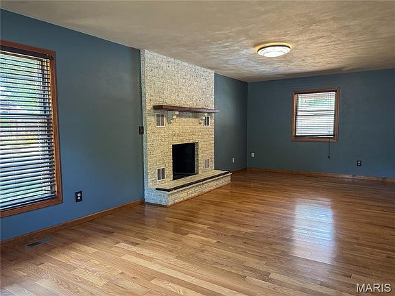 3rd image of 5 Westbrook Ln
