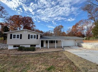 410 Raymond Dr, O'Fallon, MO 63366