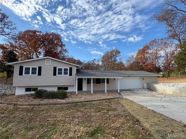 410 Raymond Dr, O'Fallon, MO 63366