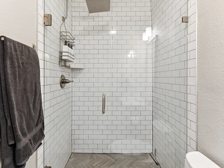 642 Meade St — Photo 11