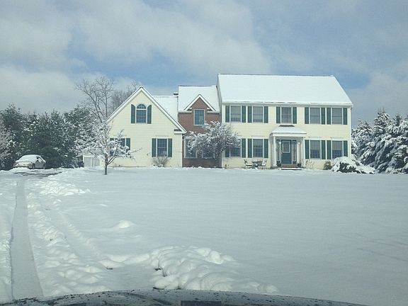 3rd image of 4 Schoolhouse Ln
