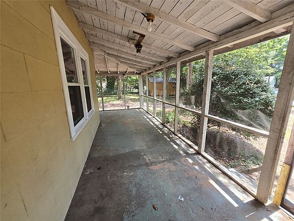 4th image of 215 Liberty Dr